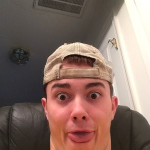 Meet your Posher, Devin